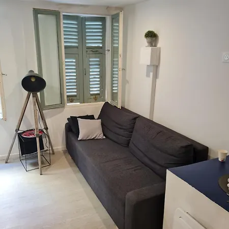 Au Coeur Du Vieux-nice, Pres De La Apartamento *