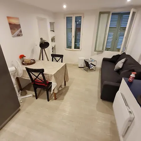 Apartamento Au Coeur Du Vieux-nice, Pres De La Niza